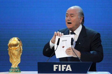 Joseph Blatter durante la ceremonia en que se anunció a Qatar como sede, en 2010