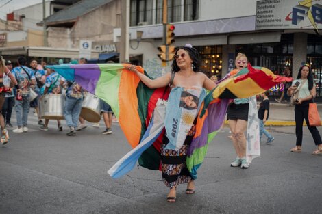 CÓMO SE VIVIÓ ESTA FIESTA ARCO IRIS CON RECLAMOS PROPIOS