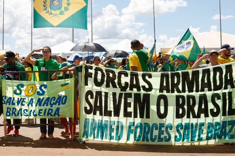 Miles de bolsonaristas vuelven a pedir un Golpe contra el triunfo de Lula | Los manifestantes aprovecharon el feriado en ciudades como Brasilia y Río de Janeiro | Página12