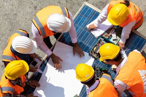 Género y energía: las mujeres ocupan menos del 20% de los puestos en empresas de energía eléctrica en Argentina