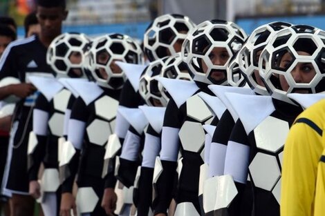 Apertura del Mundial de Brasil 2014, en el estadio Corinthians Arena, en San Pablo. Colorido y al ritmo de samba.