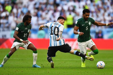 Messi quiere, pero no puede. Argentina perdió sin atenuantes ante Arabia Saudita por 2 a 1 (Foto: Télam).