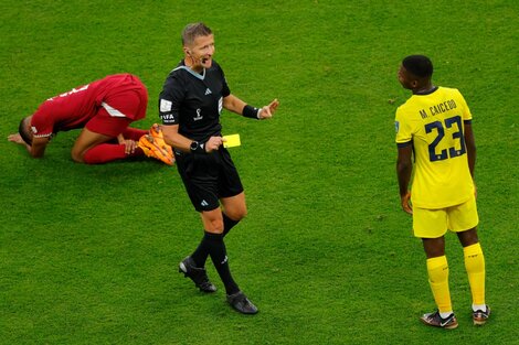 Orsato se refirió a sí mismo como un "árbitro duro y bastante serio", aunque aseguró que fuera de las canchas es una persona muy tranquila y alegre. (Foto: Odd Andersen/AFP)