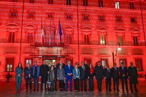 Italia se tiñe de rojo contra los femicidios