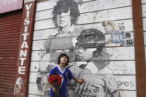 Flores en el estadio Diego Maradona, de Argentinos Juniors.