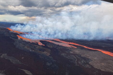 Hawái: el volcán activo más grande del mundo entró en erupción