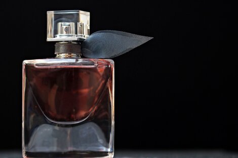 La Anmat prohibió perfumes promocionados en Instagram y un átomo desinflamante