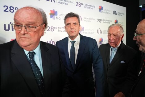 El ministro de Economía junto a De Mendiguren y Funes, en la convención de la UIA