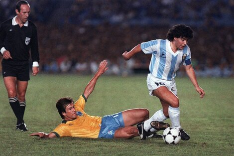 Diego Maradona durante la Copa América de 1989, en la caída 2-0 ante Brasil 