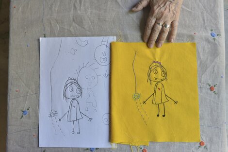 Laura Palacios es una reconocida psicóloga y escritora que aprendió a bordar por abuela y ahora sigue con los diseños de su nieta. (Fuente: Constanza Niscovolos)