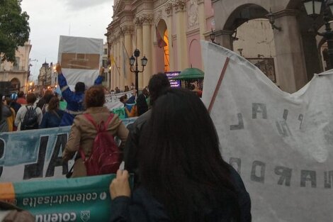 Multitudinaria marcha de trabajadores autoconvocados de la Salud