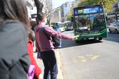 Colectivos y trenes suben en enero