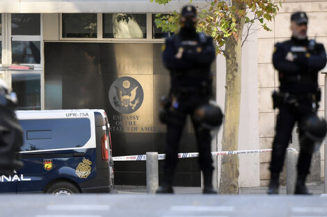 Vigilancia en la embajada de EE.UU. en Madrid después de recibir una carta bomba.