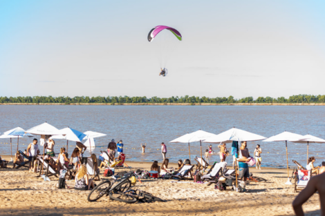 La playa “El Arenal" de San Nicolás de los Arroyos ideal para una escapada. Imagen: prensa San Nicolás