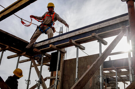 La construcción descendió otro piso