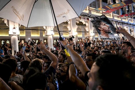 Los hinchas argentinos fueron atracción en la noche de Qatar