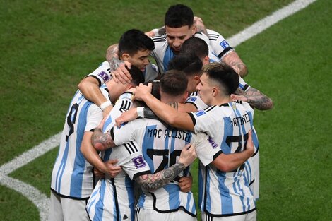 El festejo argentino tras el gol.