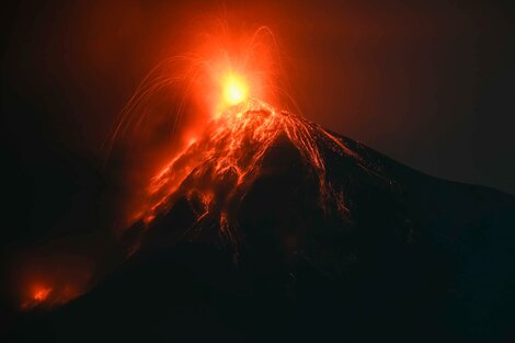 El volcán de Fuego en plena erupción. (Fuente: AFP)