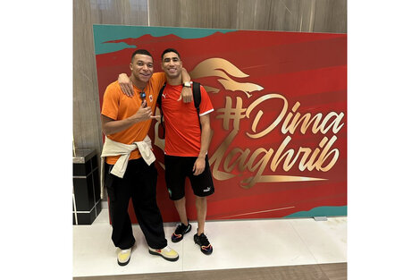 Mbappé pasó a visitar a Hakimi en la concentración antes de Marruecos-España