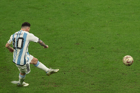 Con el gol de penal a Croacia, Messi superó a Batistuta y se convirtió en el máximo anotador de la Selección. (Foto: AFP)