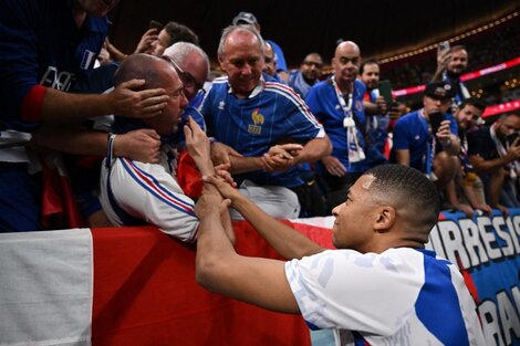 Habló el hincha que recibió un pelotazo de Mbappé durante Francia-Marruecos: “quedé noqueado”