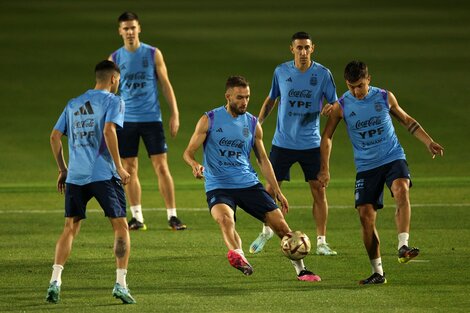 Di María, en la práctica junto a los suplentes.