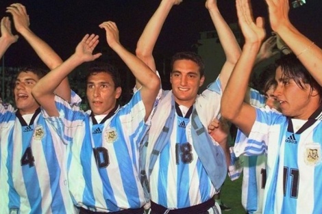 La Selección Sub 21 campeona del Torneo Esperanzas de Toulon, en 1998. Imagen: NA