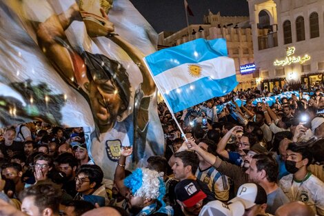 Los hinchas argentinos respetaron la cábala y realizaron el último banderazo en Qatar  