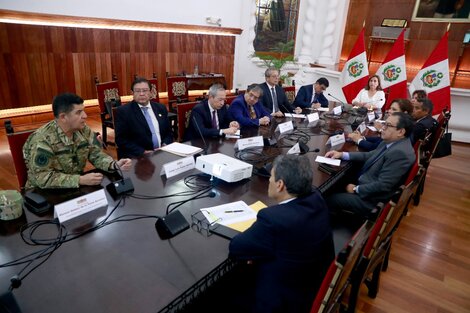 Con presencia militar, Boluarte lidera una reunión del Consejo de Estado en Lima. 