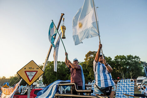 Ezeiza es una fiesta blanca y celeste.