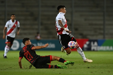 El momento en que Kranevitter recibe la fuerte infracción (Foto: La Página Millonaria).