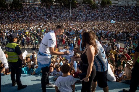 El "Dibu" Martínez fue homenajeado en Mar del Plata. 