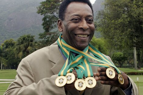 Pelé, el mejor futbolista brasileño de la historia.