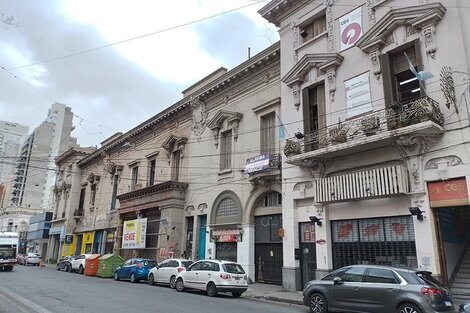 Corrientes, entre Tucumán y Urquiza. 