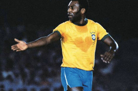 Pelé con la camiseta de la selección de Brasil. 