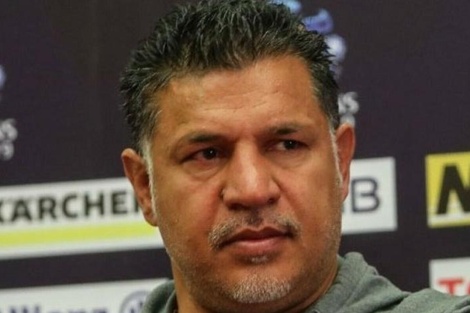 Una exfigura del futbol iraní que respaldó las protestas contra el régimen denuncia que no dejaron salir de Irán a su esposa e hija