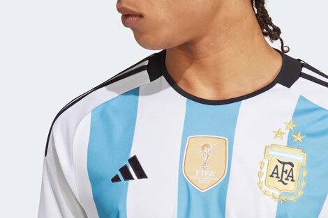 Camiseta argentina de 3 estrellas: ¿se consigue en tiendas, qué dice Adidas y cuándo se repone? | Furor por la nueva casaca del campeón del | Página12