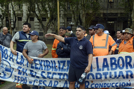 Aybar, del Supa, en una protesta frente a Gobernación. (Fuente: Andres Macera)