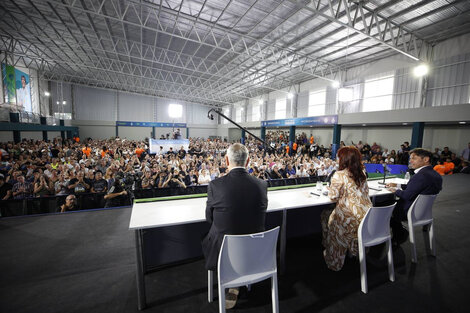 La expresidenta compañada por el gobernador Axel Kicillof y el intendente Jorge Ferraresi.