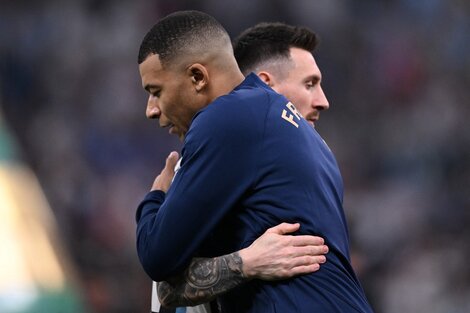 Kylian Mbappé, contó que lo felicitó a Messi tras la final, "porque ese título era la búsqueda de su vida". (Foto: AFP)