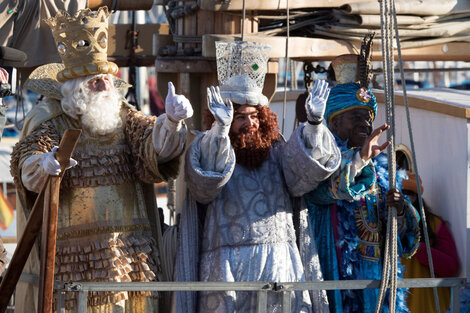 Melchor, Gaspar y Baltasar llegan la noche del 5 al 6 de enero, para alergría de todos los chicos. 