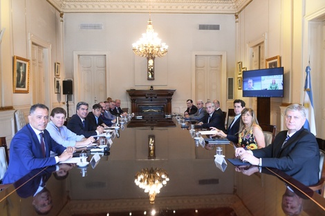 Alberto Fernández y los gobernadores peronistas, cuando acordaron rechazar el fallo de la Corte a favor de CABA. (Fuente: NA)