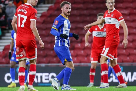 Alexis Mac Allister en la goleada 5 a 1 de Brighton a Middlesbrough. Imagen: @OfficialBHAFC.