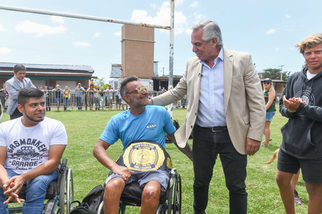 Este lunes, Alberto Fernández estuvo en el Rugby Club de Miramar 