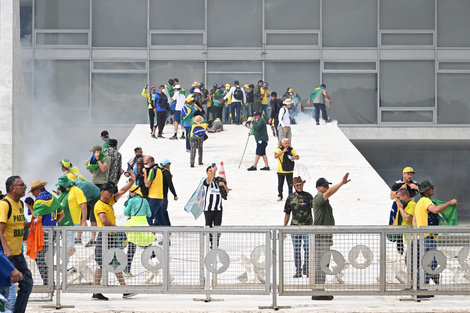 Los manifestantes protestan contra el regreso al poder de Lula da Silva, quien fue investido hace una semana como nuevo presidente. (Foto: AFP)