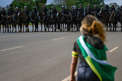 Fuerzas de la policía del Brasil desmantelaron el lunes el campamento instalado por adherentes del expresidente Jair Bolsonaro frente al cuartel general del Ejército.