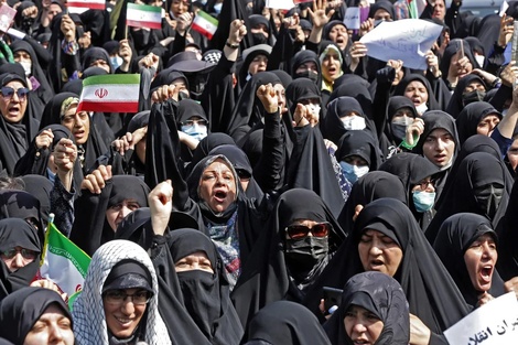 Irán: autoridades llaman a “castigar con firmeza” las violaciones en el uso del velo islámico  