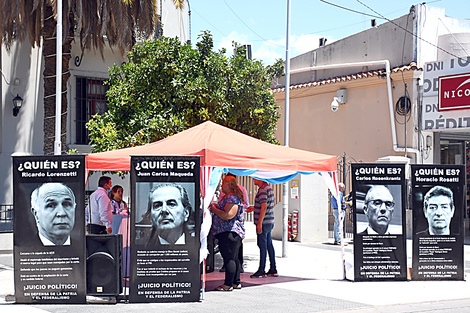 Los carteles en contra de los jueces.