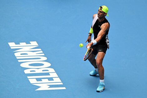 Rafael Nadal vuelve a Melbourne Park para defender su título.