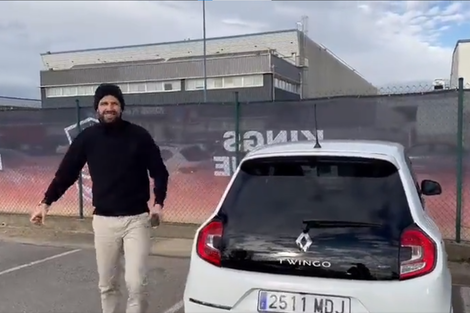 Piqué llegó a la King's League en un Twingo. Imagen: captura de video